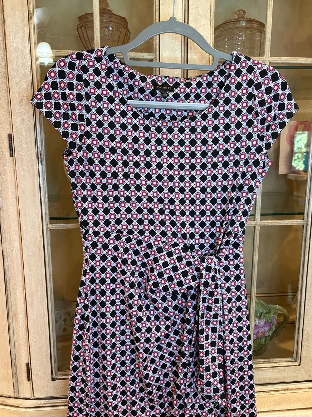 Like New Talbots Black, White & Red Geometric Tie-Waist Cap-Sleeve Dress